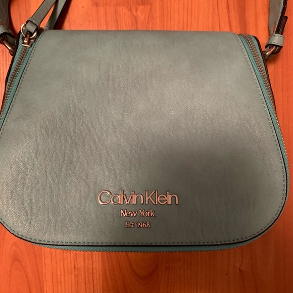 New Calvin Klein Crossbody - Picture 2 of 8